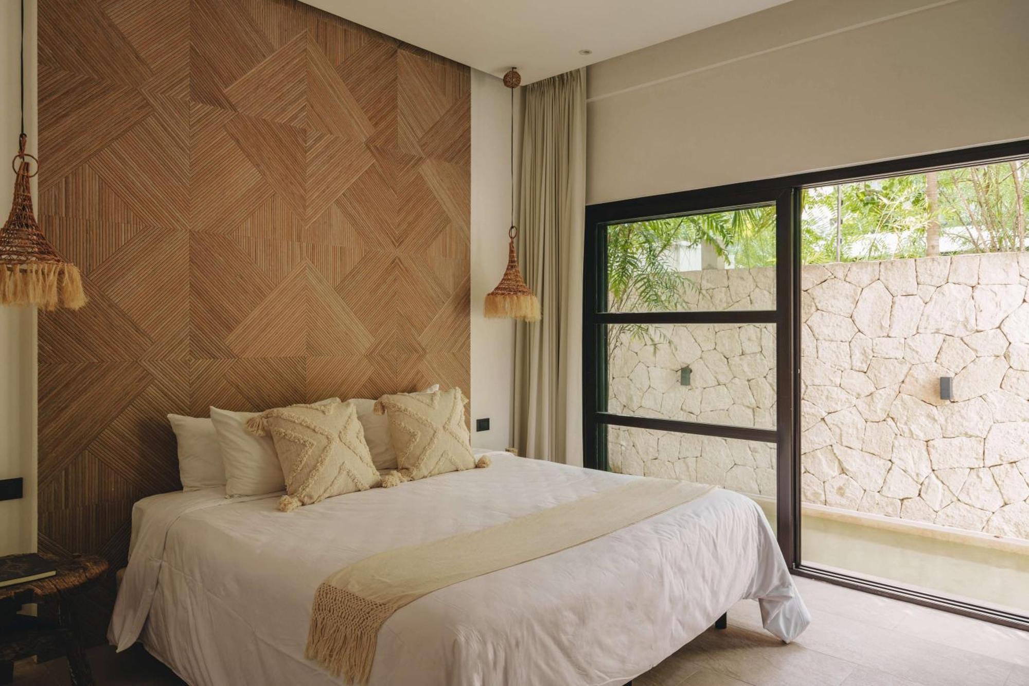 Spacious 8br Double Villa, Gated, Double Patio & Pool Holiday home *